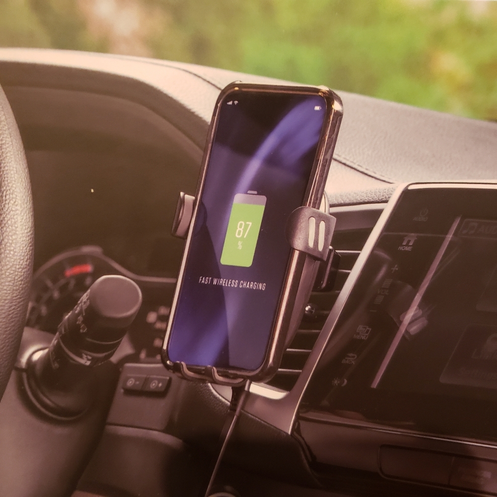 Wireless charging station for car